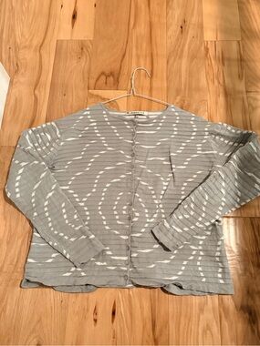 Mansted Light Gray Button-Front Cardigan with White Swirl Pattern